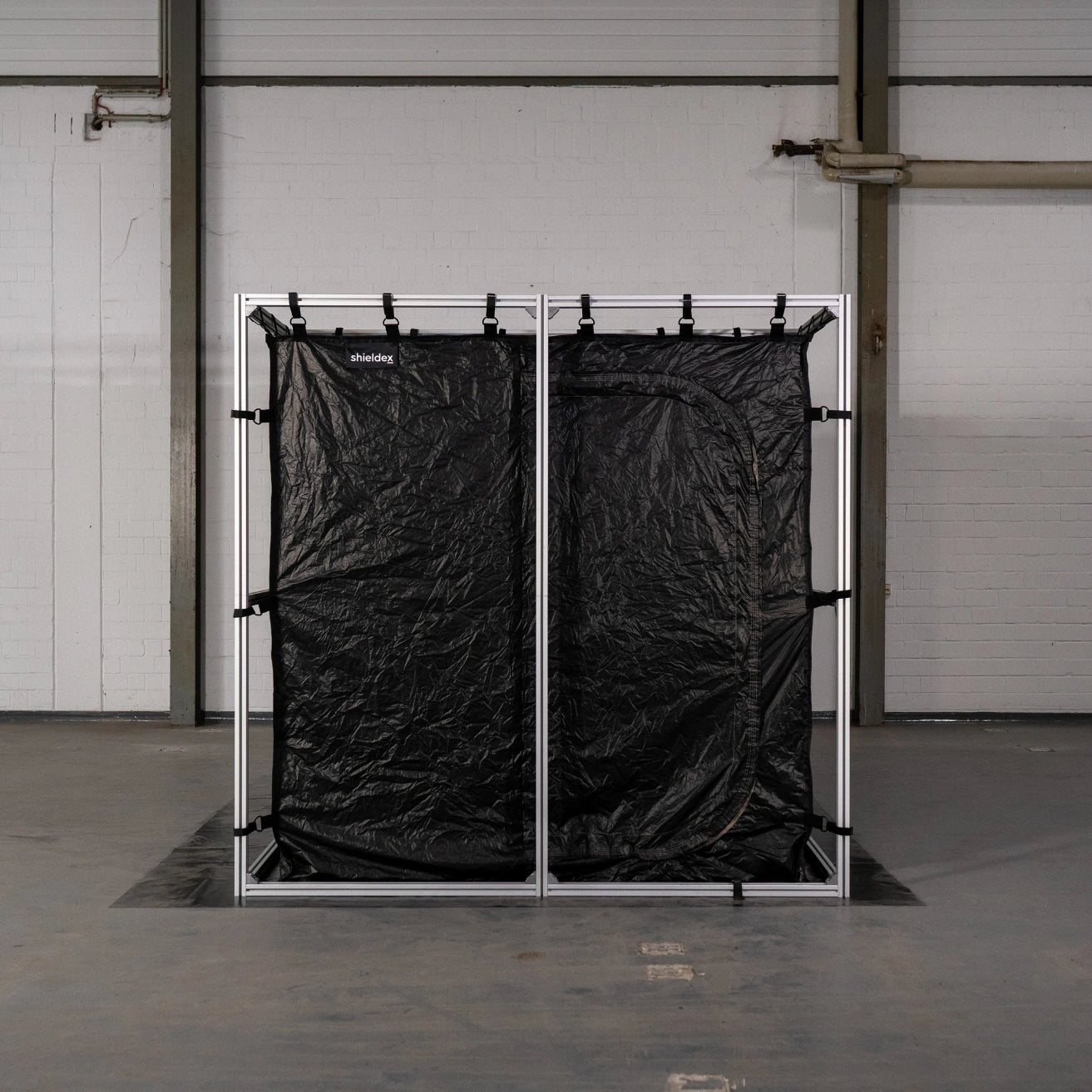 Detailansicht des EMI/RF/EMC Shielded Enclosure: Robuste Konstruktion für optimale elektromagnetische Abschirmung.
